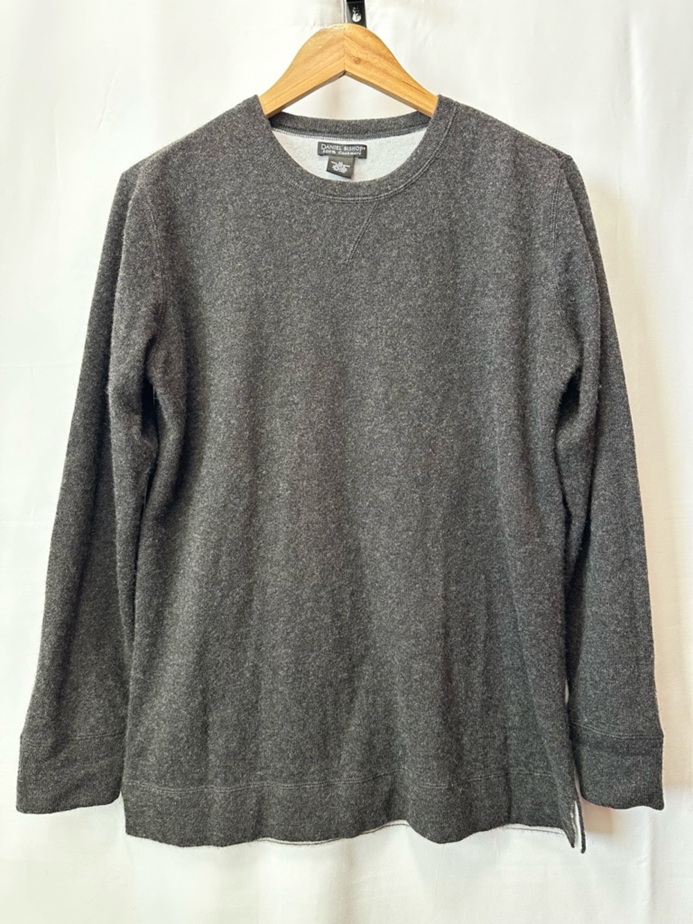 Daniel Bishop 2 Ply 100% Cashmere Gray Plush Soft Quiet Luxury Preppy
